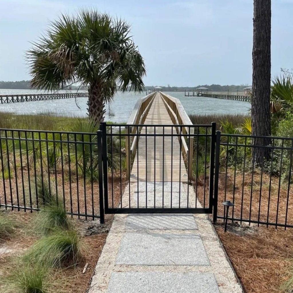 Residential Fence Contractor - Wood Fences - Aluminum Fences