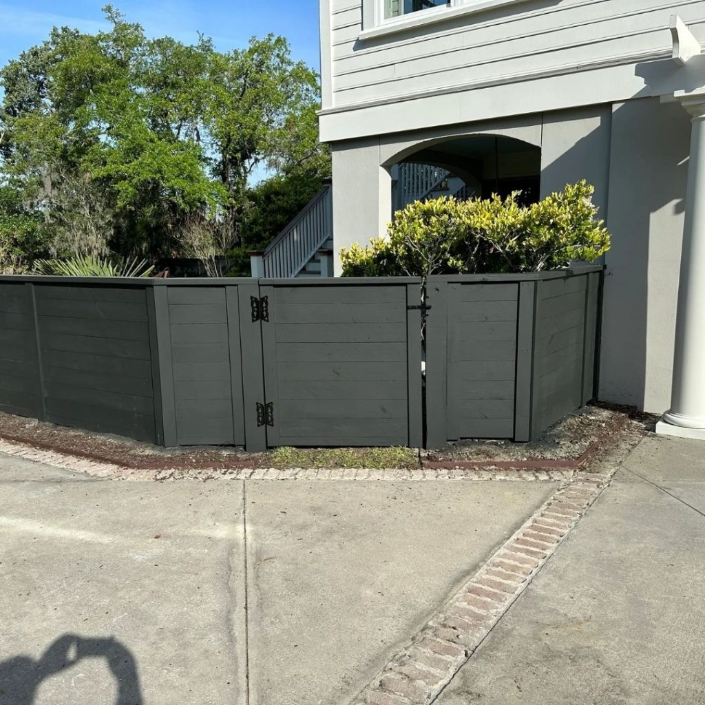 Residential Fence Contractor - Wood Fences - Aluminum Fences